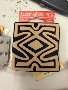 Decorative Wall Stamp - Black and Tan Pattern